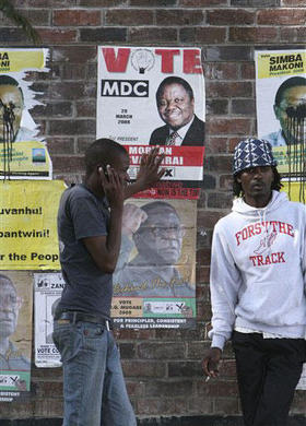 Carteles de la campaña en Harare