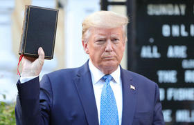 Trump y la Biblia