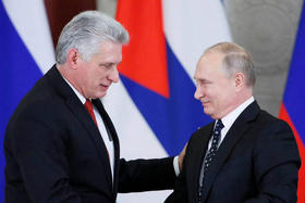 El presidente cubano, Miguel Díaz-Canel, y el ruso, Vladimir Putin, en el Kremlin, en 2018