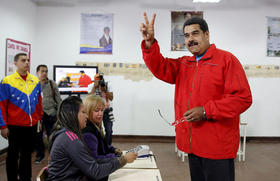 Nicolas Maduro después de votar el domingo 10 de diciembre de 2017 en Caracas