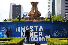 Retiran de forma temporal una estatua de Colón en México. Aunque se teme que podría ser definitiva la salida