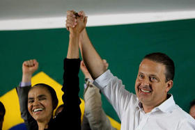 La ecologista Marina Silva y el líder del Partido Socialista de Brasil, Eduardo Campos, que murió el miércoles al estrellarse el avión en que viajaba. (Fotografía tomada de Infolatam.)