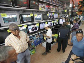 Compradores venezolanos, en esta foto de archivo.