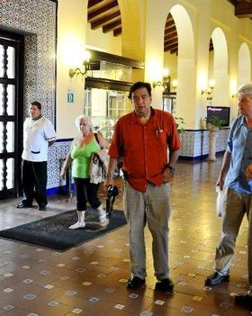 El gobernador Bill Richardson en el Hotel Nacional de Cuba