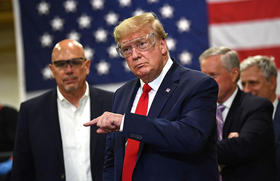 Trump en la instalación de Honeywell en Phoenix, Arizona