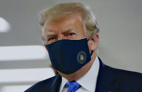 Trump con mascarilla