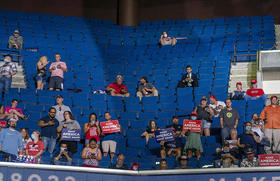 Asistentes al mitin de Trump en Tulsa