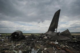 Restos del avión derribado