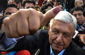 Andrés Manuel López Obrador tras votar en las elecciones presidenciales de México