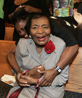 Christine King Farris, hermana de Martin Luther King, emocionada ante la elección de Obama. (AP)