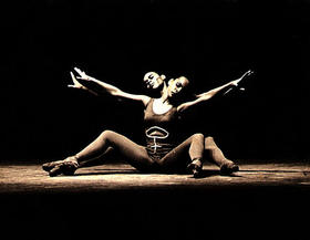 Caridad Martínez y Lázaro Carreño en 'Plasmasis', primer premio en el Concurso Internacional de Ballet de Varna (Bulgaria)