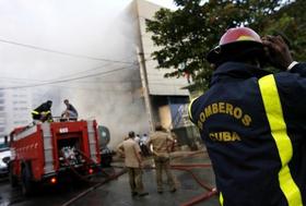 Incendio en el centro comercial 'La Puntilla', La Habana, 30 de diciembre de 2008. (REUTERS) 