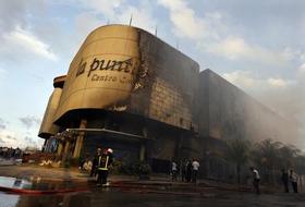 Incendio en el centro comercial 'La Puntilla', La Habana, 30 de diciembre de 2008. (REUTERS) 