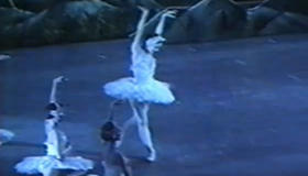 Aydmara Cabrera interpreta el “Lago de los cisnes”