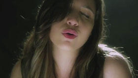 Leslie Cartaya: Abrázame