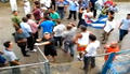 Turbas atacan a opositores en Río Verde Turbas atacan a opositores en Río Verde