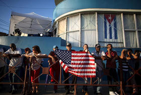 Cubanos durante la visita del secretario de Estado de EEUU, John Kerry, a la Isla