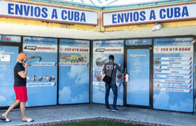 Agencia de servicios de viajes y remesas a Cuba, en Hialeah, Florida