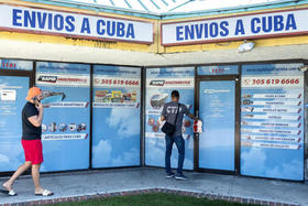 Agencia de servicios de viajes y remesas a Cuba, en Hialeah, Florida