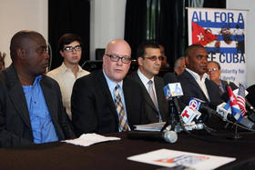 Reunión de opositores cubanos en Miami. En la foto (en primera línea y de izquierda a derecha): Jorge Luis García Pérez «Antuñez», Orlando Gutiérrez, Antonio Rodiles y Ángel Moya