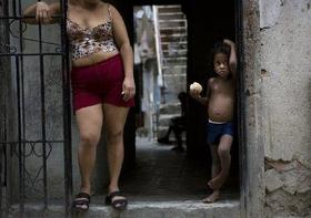 Una mujer y un niño