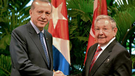 El presidente turco Recep Tayyip Erdogan y el gobernante cubano Raúl Castro. El presidente turco Recep Tayyip Erdogan y el gobernante cubano Raúl Castro