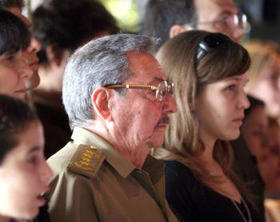 Vilma Rodríguez Castro con su abuelo, el gobernante cubano Raúl Castro