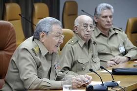 El teniente coronel Miguel Diaz-Canel en sesión del Consejo de Defensa Nacional