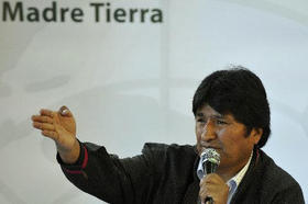 El presidente de Bolivia, Evo Morales, durante una reunión con la prensa en la Conferencia Mundial de Cambio Climático y los Derechos de la Madre Tierra