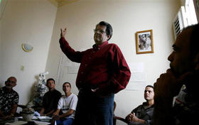 Oswaldo Payá, durante una rueda de prensa en La Habana, el 22 de noviembre de 2007. (AP)