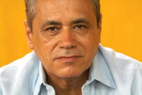 El escritor y guionista cubano Senel Paz