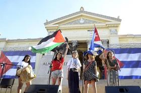 Estudiantes cubanos