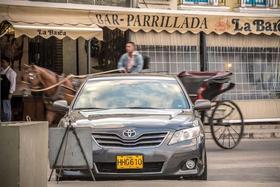 Ahora se ven en La Habana vehículos Audi, Mercedes Benz, BMW y Hummer con placas de matrícula color amarillo, señal de que pertenecen a particulares cubanos