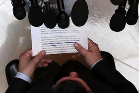 El representante Devin Nunes habla a los reporteros en Washington