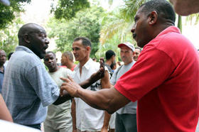 Una discusión beisbolera entre cubanos en la Isla
