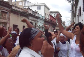 Mitin de repudio de Damas de Blanco seguidoras de Berta Soler a Alejandrina García de la Riva