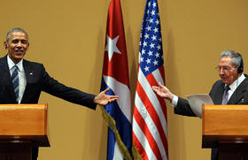 El presidente de Estados Unidos, Barack Obama  y el presidente de Cuba, Raúl Castro, durante una rueda de prensa conjunta en el Palacio de la Revolución en La Habana, el 21 de marzo de 2016