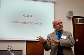El ensayista cubano Rafael Hernández