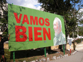 Cartel con la imagen de Fidel Castro colocado en una calle de La Habana
