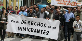 Unas 200 personas exigen en Murcia, España, servicios médicos para los inmigrantes