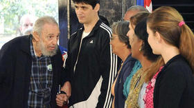 Fidel Castro acude a votar en La Habana