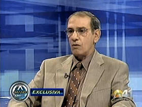 El ex teniente coronel Juan Reinaldo Sánchez, ex escolta de Fidel Castro, en el programa 'A mano limpia' del canal América TeVé, de Miami. Abril de 2009