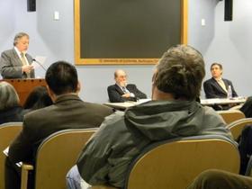 Stephen Kimber durante una conferencia en el Centro en Washington de la Universidad de California