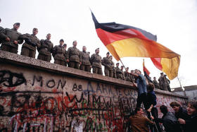 El Muro de Berlín a punto de su caída