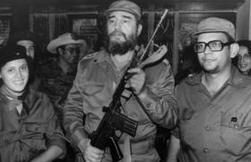 Fidel Castro posa junto a guerrilleros sandinistas de visita en La Habana, el 31 de julio de 1979