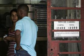 Casa de cambio en La Habana. (REUTERS)