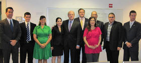 Miembros del grupo CAFE con el legislador Jim McGovern