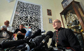 El cardenal Jaime Ortega habla con la prensa en La Habana