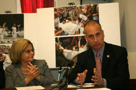 Los legisladores cubanoamericanos Ileana Ros-Lehtinen y Mario Díaz-Balart