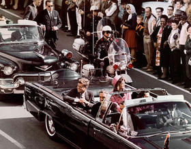 El presidente estadounidense John F. Kennedy en Dallas, antes de ser asesinado